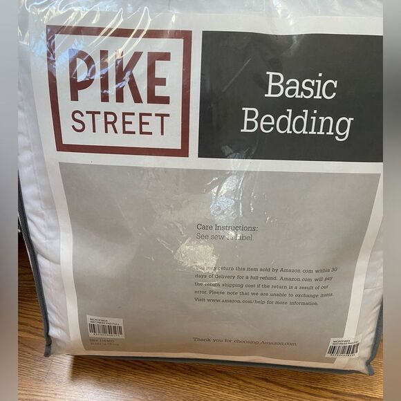 BNWT mattress pad full size. NEVER USED - Picture 1 of 2